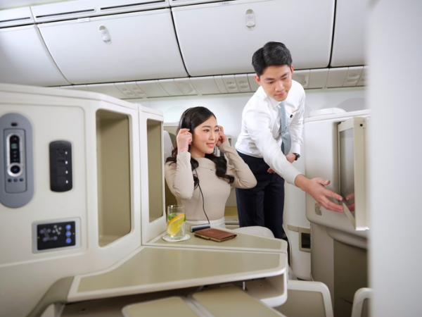 Tận hưởng dịch vụ chăm sóc riêng của hạng vé Thương gia Vietnam Airlines
